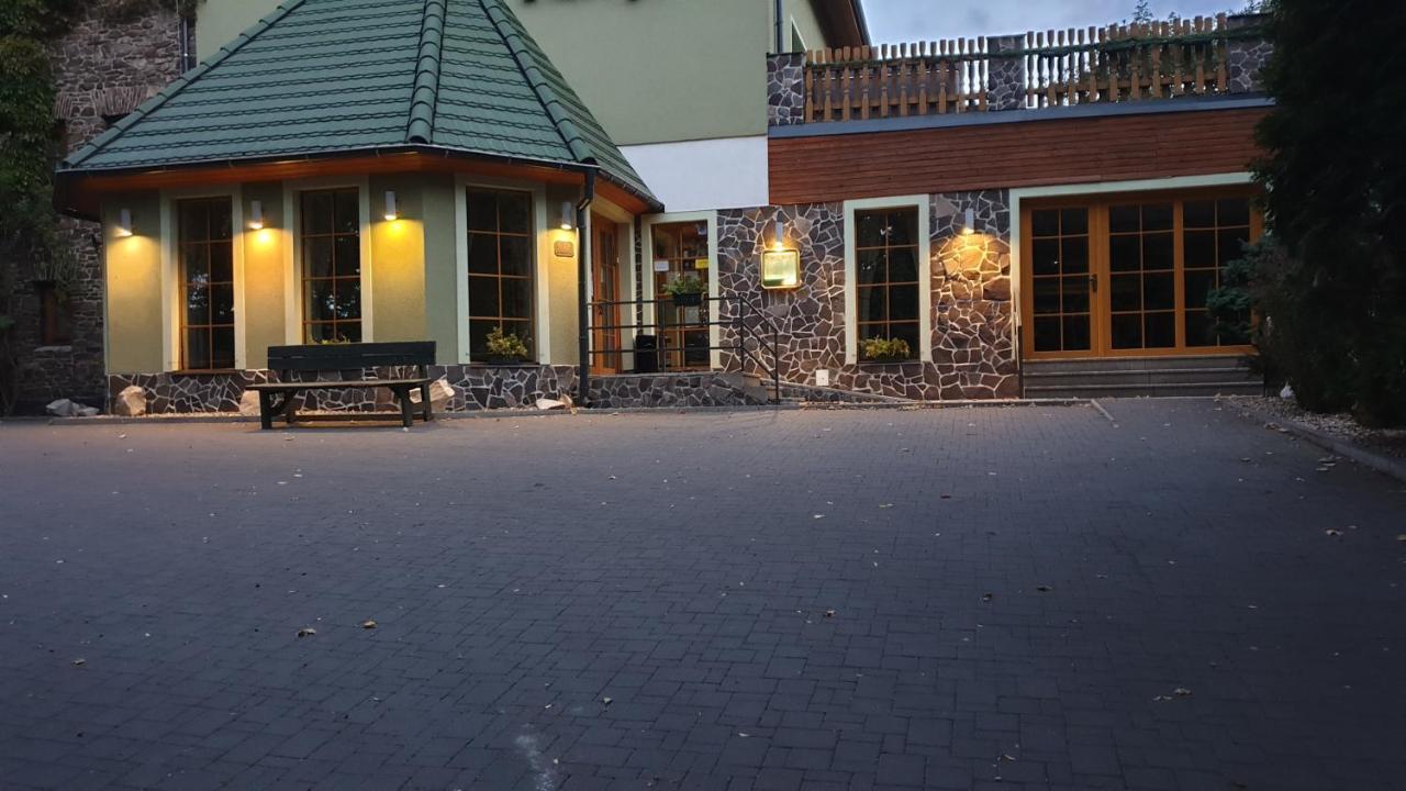 Forrest Hotel Chomutov Exterior photo