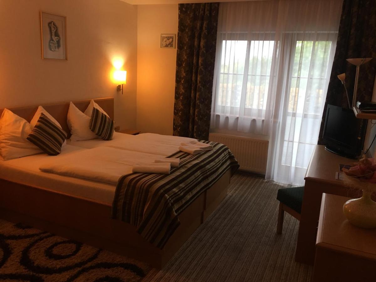 Forrest Hotel Chomutov Exterior photo