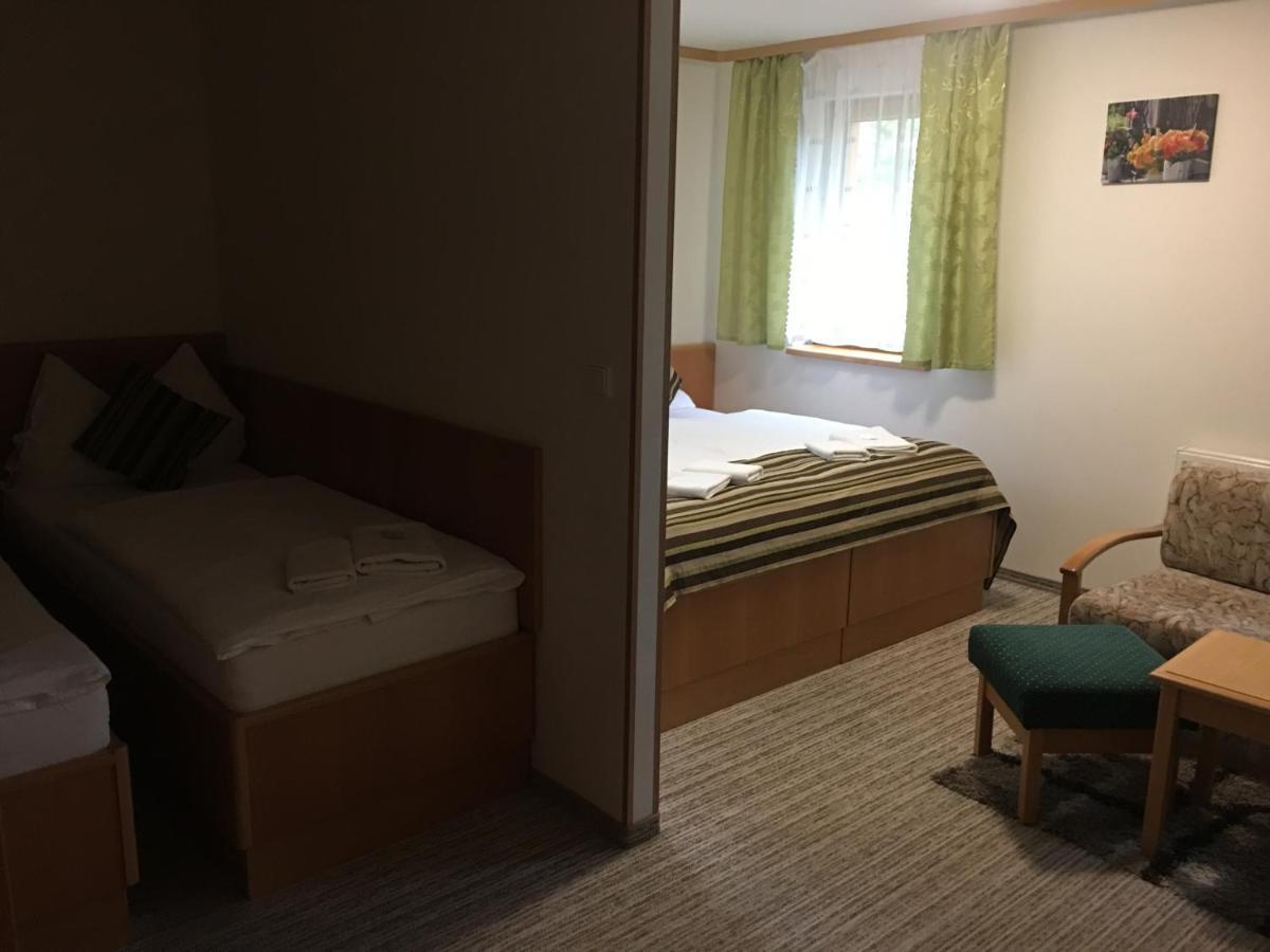 Forrest Hotel Chomutov Exterior photo